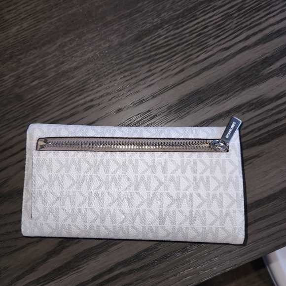 Michael kors wallet - Picture 3 of 3